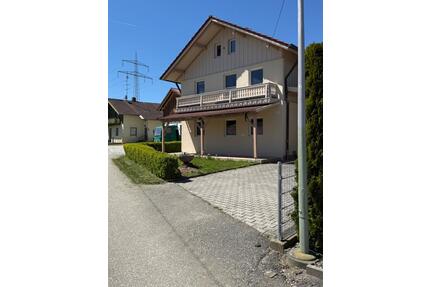 Charmantes Einfamilienhaus mit Carport, Garten und Photovoltaik - Haarbach