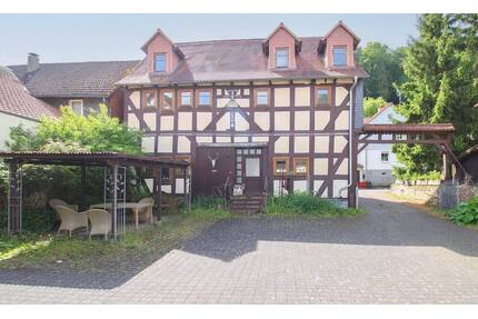 Vielseitiges Fachwerkhaus mit Charakter in Wetter-Amönau - Wohnen und Vermieten unter einem Dach