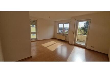 Am Sportplatz 8 - Charmante 2-Raum-Wohnung in begehrter Lage von Freital Pesterwitz- 58,5 m², mit Balkon und Stellplatz