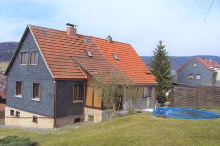 Haus zum Kaufen in Steinbach-Hallenberg 92.000,00 € 94 m²