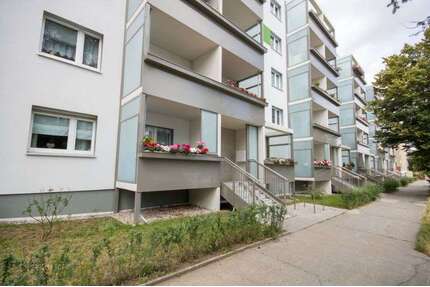 Wohnung zum Mieten in Halle (Saale) 348,00 € 56.93 m²