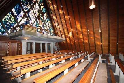 Göttliches Kirchengebäude mit Gemeinderäumen, Stellplätze, zur gewerblichen oder privaten Nutzung, Meinhard-Grebendorf