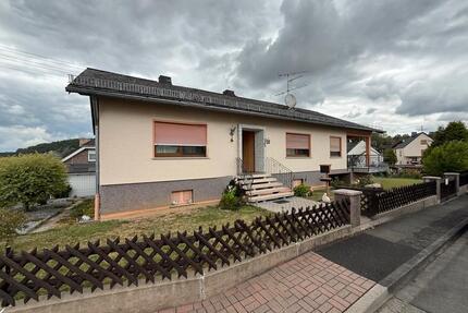 Einfamilienhaus freistehend - 330.000,00&nbsp;EUR Kaufpreis, ca.&nbsp; 136,00&nbsp;m&sup2; in Gückingen (PLZ: 65558)