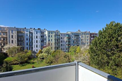 KTV | 3 Zimmer im DG | ca. 73 m² Wfl. | EBK | Stellplatz mgl. - Rostock Hansaviertel