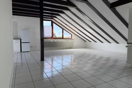 Lichtdurchflutete 3-Zimmer-DG-Wohnung mit offenem Wohnkonzept in ruhiger Lage - Karlsdorf-Neuthard