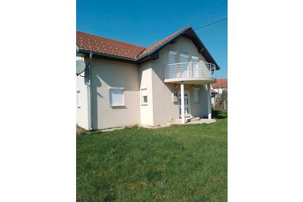 Hausvermietung in Montenegro - 450,00&nbsp;EUR Kaltmiete, in Arnsberg (PLZ: 59755) Rusch