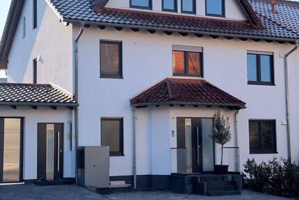 Exklusiver Neubau im Erstbezug: Stilvolles Einfamilienhaus mit separater Einliegerwohnung - Karben Burg-Gräfenrode