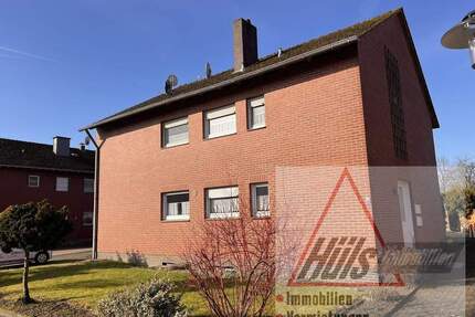 Gepflegtes Zweifamilienhaus mit großem Grundstück, Keller & Doppelgarage in ruhiger Lage - Lienen