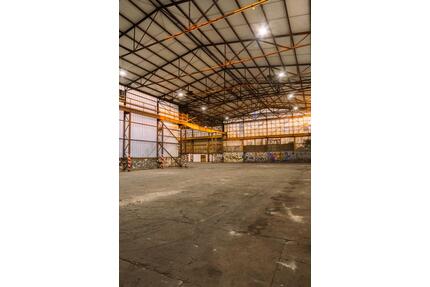 Lagerhalle - Gewerbehalle 2.000 m² in Kiel Zentrum - LKW geeignet