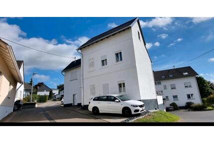 Ein Einfamilienhaus - 1.090,00&nbsp;EUR Kaltmiete, ca.&nbsp; 130,00&nbsp;m&sup2; in Neuwied (PLZ: 56566) Block
