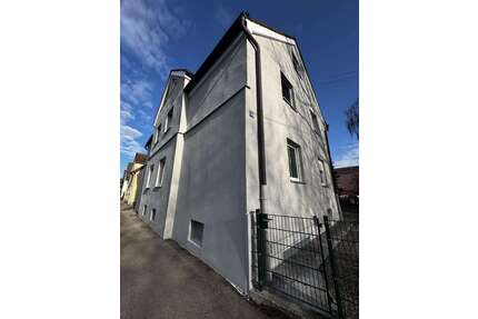 Haus zum Kaufen in Augsburg 930.000,00 € 247.22 m²