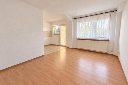 Ruhig gelegene 1,5-Zimmer-Wohnung mit großem Balkon - Schleiz