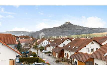 Blick auf die Burg Hohenzollern - Modern renovierte Dachgeschosswohnung mit Balkon und TG-Stellplatz - Hechingen