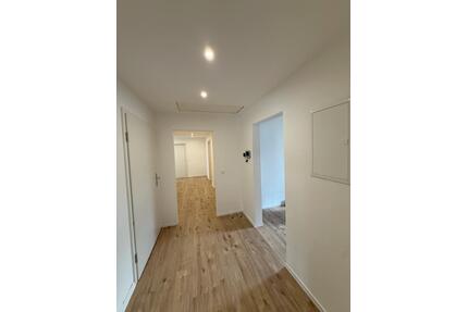 Renovierte 4 Zimmer Wohnung - 1.100,00&nbsp;EUR Kaltmiete, ca.&nbsp; 102,00&nbsp;m&sup2; in Kirchheim am Neckar (PLZ: 74366)