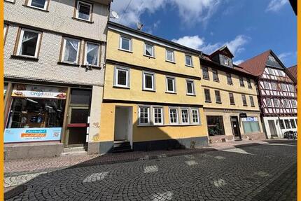 3ZKB - DACHGESCHOSSWOHNUNG IN ZENTRALER LAGE VON ALSFELD ZU MIETEN!