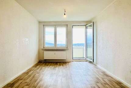 Wohnung zum Mieten in Freital 318,11 € 48.94 m²