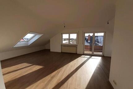 Schöne 2 Zimmer Dachgeschoss-Wohnung in Langweid zu vermieten - Langweid am Lech