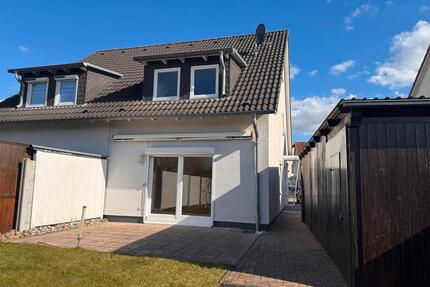 Gepflegte Doppelhaushälfte mit Carport und Garten - Sundhagen