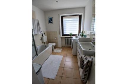 Schöne 3-Zimmer Wohnung mit Balkon, Küche und Garage - Eggenfelden
