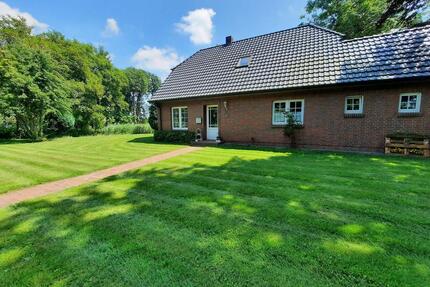 Einfamilienhaus in Stadtnähe! - 850,00&nbsp;EUR Kaltmiete, ca.&nbsp; 125,00&nbsp;m&sup2; in Nordenham (PLZ: 26954)