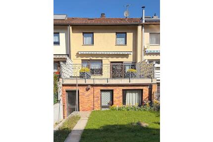 Charmantes Reihenhaus mit Terrasse, Garten und Potenzial - Albbruck