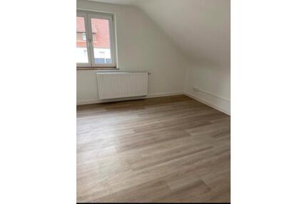 Helle, renovierte DG Wohnung - 800,00&nbsp;EUR Kaltmiete, ca.&nbsp; 55,00&nbsp;m&sup2; in Esslingen am Neckar (PLZ: 73734) Pliensauvorstadt