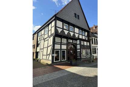 Haus zum Kaufen in Hessisch Oldendorf 190.000,00 € 306 m²