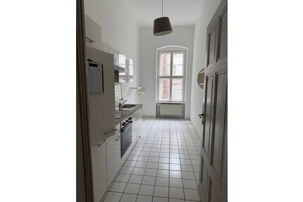 Zentrumsnahe 2 12 Zimmer Wohnung mit tagesbelichtetem Bad ! - Frankfurt (Oder)