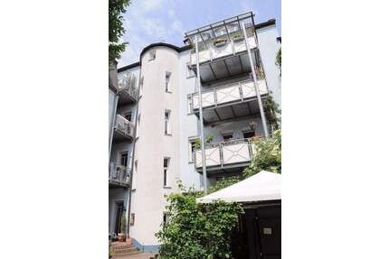 Helle 2-Zimmerwohnung im Erdgeschoss mit Terrasse in zentraler Lage in Fürth