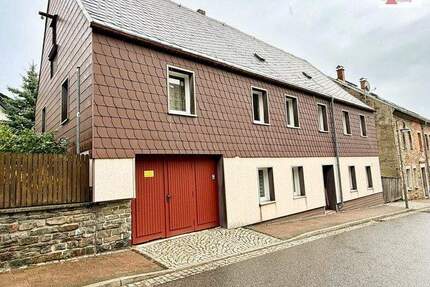 Großes, teilsaniertes Einfamilienhaus mit Garten & Garage in zentraler Lage in Elterlein, Erzgebirge