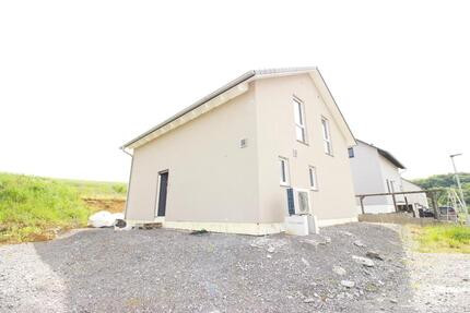 Modernes KfW-40-Familienhaus am Feldrand – 152 m², 6 Zimmer und 5 - Widdern