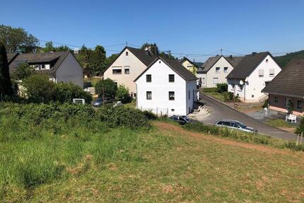 Sofort verfügbares und voll erschlossenes, sonniges Baugrundstück - Bausendorf