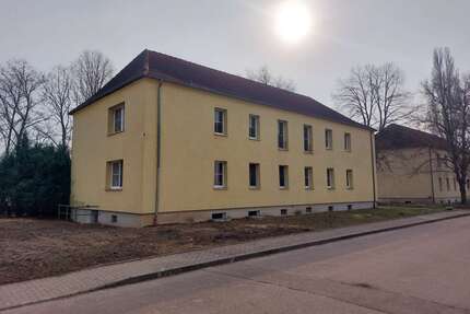 Wohnung zum Mieten in Braunsbedra 525,00 € 80.75 m²