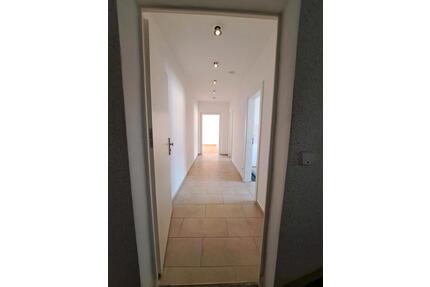 Schöne 2 Raumwohnung mit Stellplatz im Zentrum von Hohenmölsen - Lützen