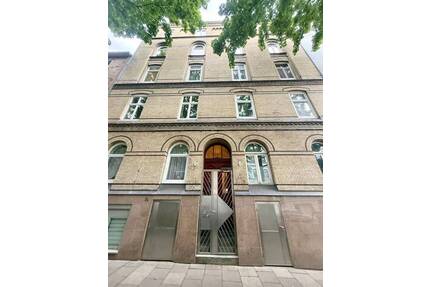 Altbauflair über den Dächern von St. Georg! 3 Zimmer, Küche, HW, Bad und Balkon - Hamburg