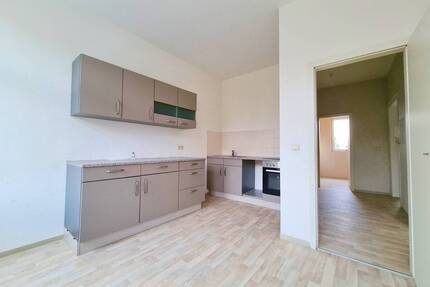 Zwei-Zimmer mit Einbauküche! - 345,00&nbsp;EUR Kaltmiete, ca.&nbsp; 58,20&nbsp;m&sup2;&nbsp;Wohnfl&auml;che in Köthen (Anhalt) (PLZ: 06366)