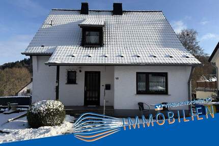 Schönes und großes Einfamilienhaus mit Einliegerwohnung - teilweise vermietet - Mehrparteien möglich - Hellenthal / Kammerwald