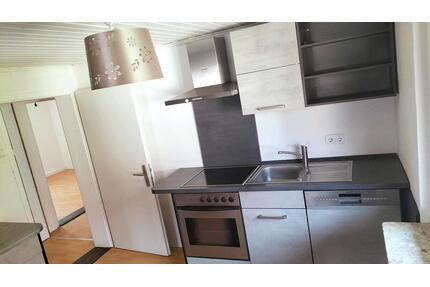 5 Zimmer Wohnung Obergeschoss 2 Bäder Küche WG geeignet - Großheirath