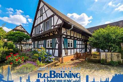 Denkmalgeschütztes 3-Familienhaus mit Schwimmteich in Kehl