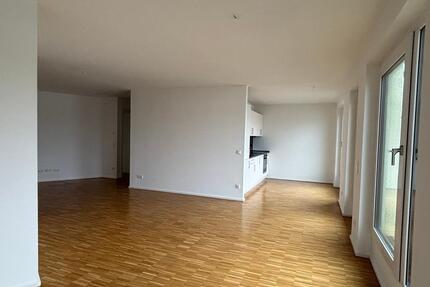 Große Dachgeschosswohnung mit Einbauküche - Köln Mülheim