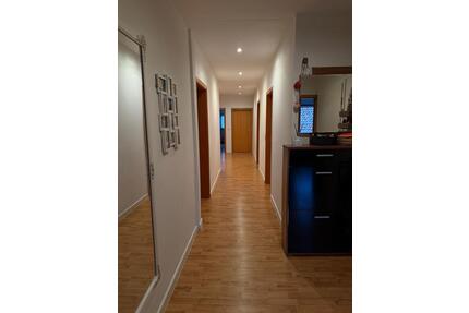 Attraktive 5-Zimmer-Wohnung mit Balkon und Gartenmitnutzung - Blomberg