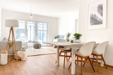 Lichtdurchflutete 4-Zi. Traumwohnung mit Einbauküche, 2 Bädern & großem Balkon,Tiefgarage und Keller - Nürnberg Gaismannshof