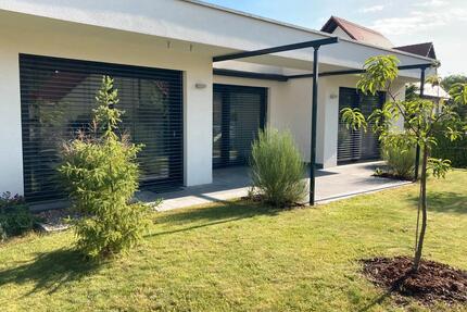 Bungalow für Familien oder altersgerechtes Wohnen (provisionsfrei - Neumarkt in der Oberpfalz Altenhof