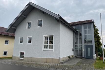 Gepflegtes Zweifamilienhaus für Kapitalanleger! - Hofkirchen