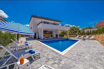 Luxus-NeubauVilla mit pool und garten-Insel Krk - Langenberg