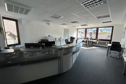 Zu Vermieten: Moderne Bürofläche (237 m²) mit Aufzug & Aussicht - Idar-Oberstein
