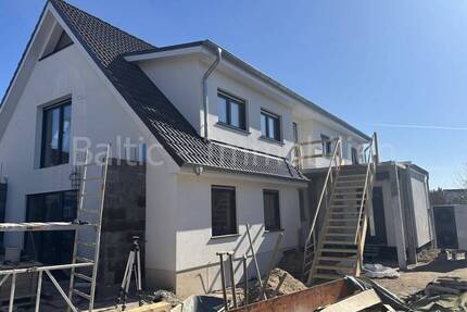 Sanierte Dachgeschosswohnung mit neuer Einbauküche und Wärmepumpe ! - Neustadt