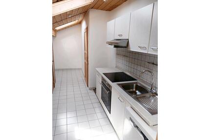 2-Zimmer-Dachgeschosswohnung mit Balkon, Garage & Gartenanteil - Altötting