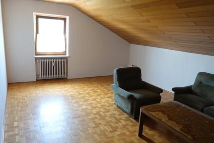 Schöne geräumige Dachgeschoßwohnung in Metten