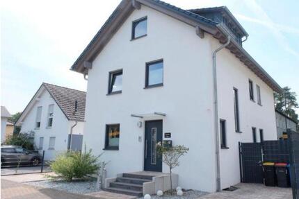 Freistehendes Einfamilienhaus mit Pool - Hanau Großauheim